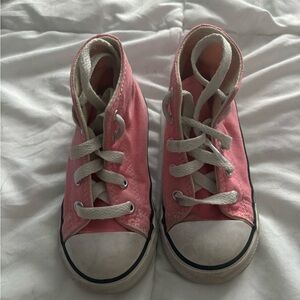 Toddler Chuck Taylor’s size 8